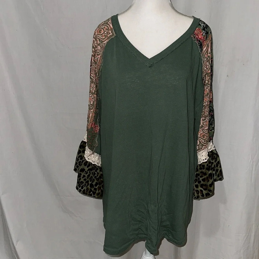 oversized GiGio Green Blouse With Floral 3/4 Sleeves size small